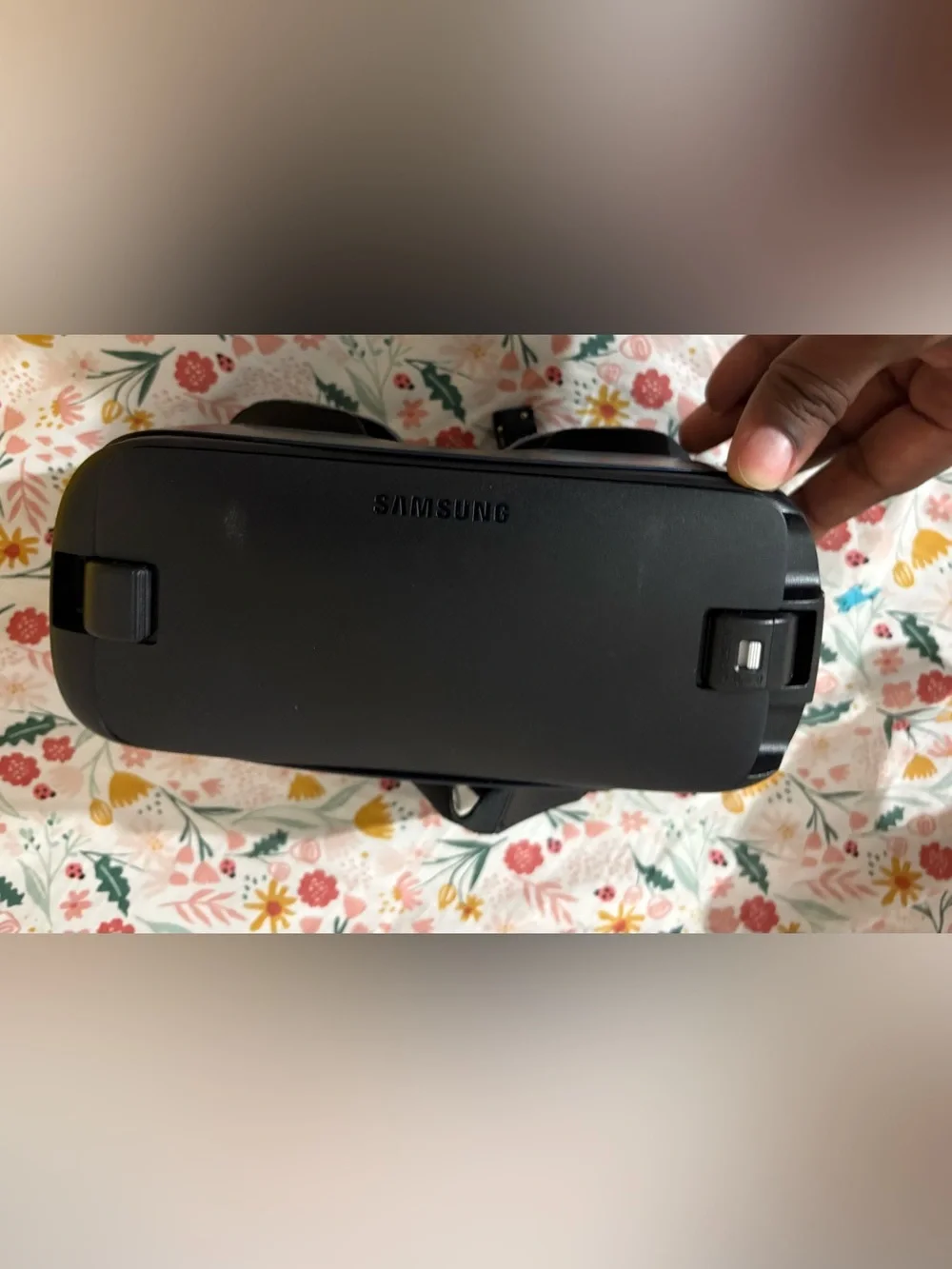 The Samsung Gear VR oculus headset 2015 no remote included